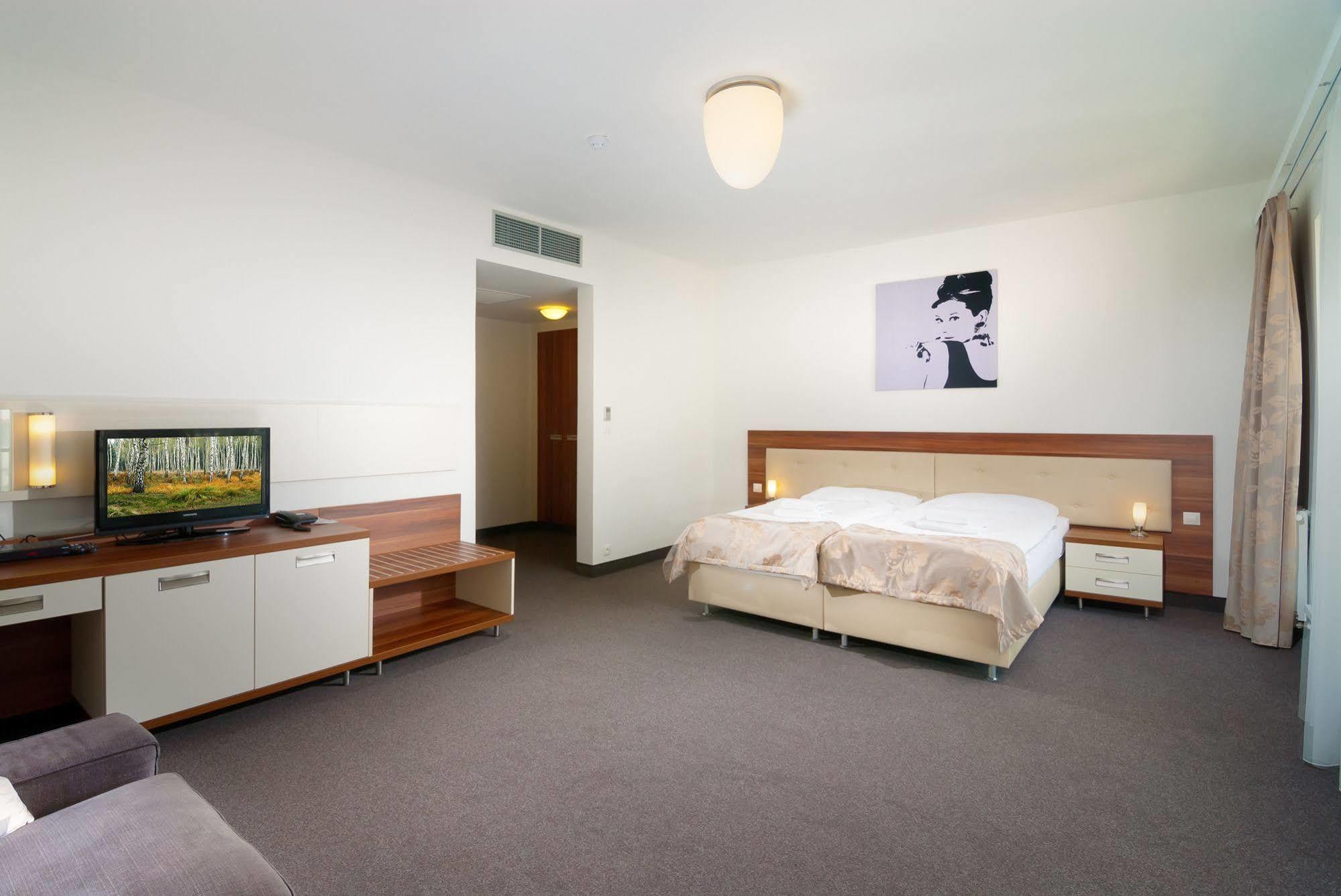 Hotel Malta カルロヴィ・ヴァリ エクステリア 写真