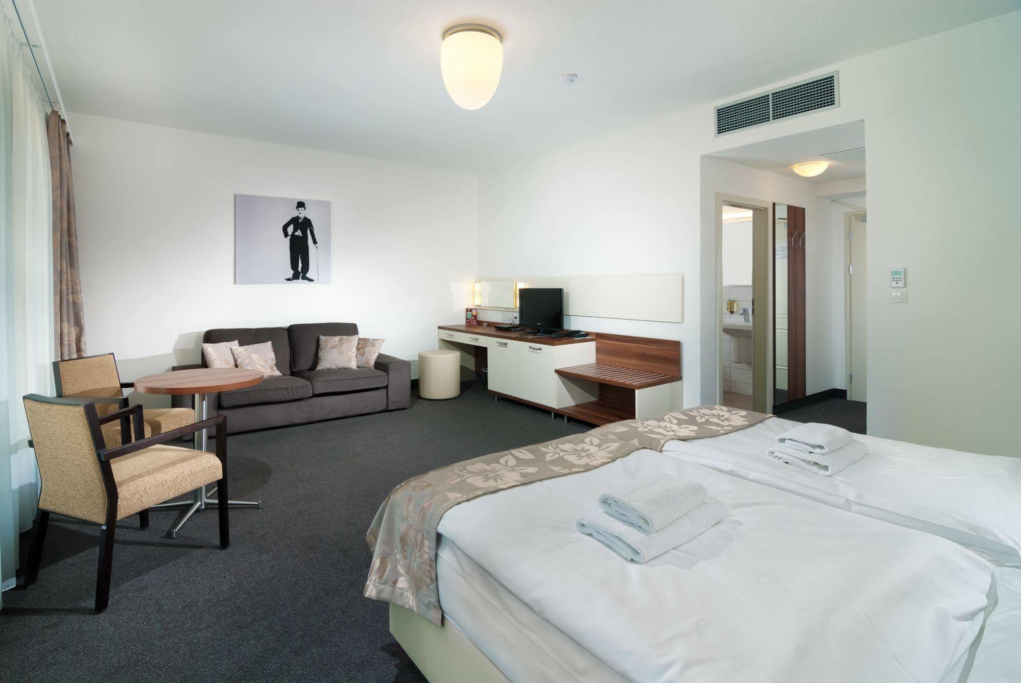 Hotel Malta カルロヴィ・ヴァリ エクステリア 写真